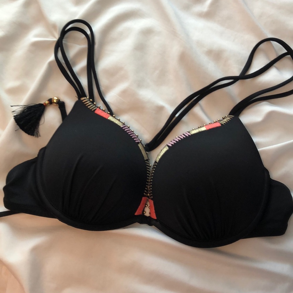 Push up Victoria’s Secret bathing suit